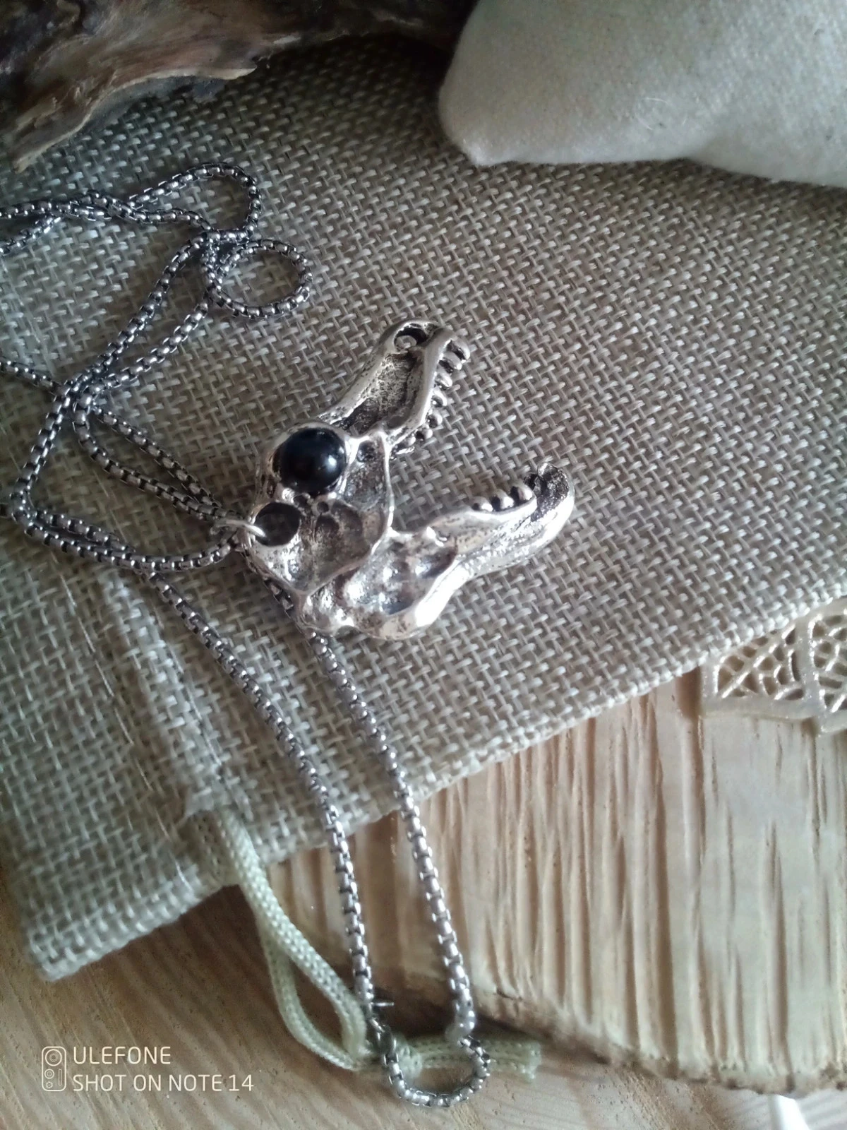 Collier tête de dinosaure avec pierre obsidienne – photo 2